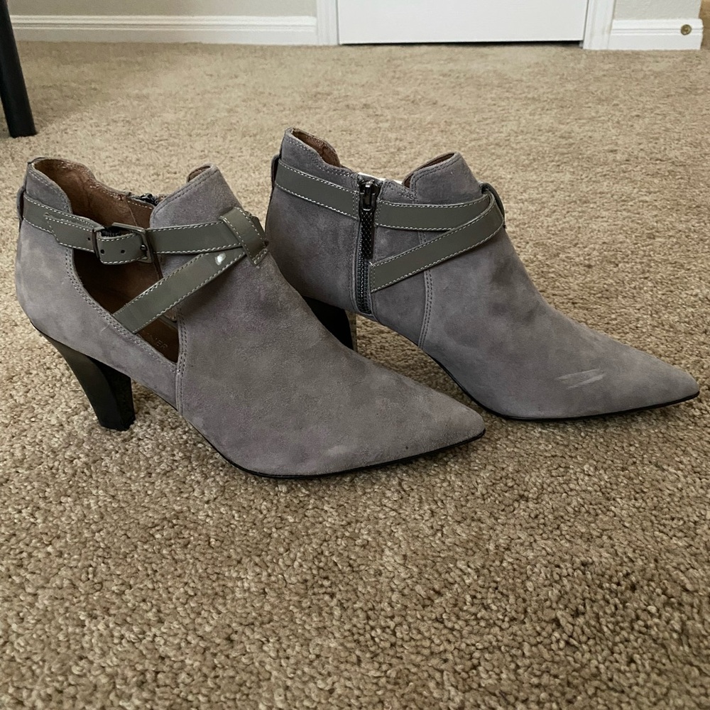 Pointed toe Ankle Booties